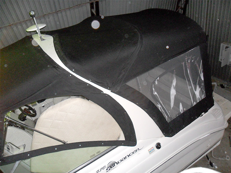Пошив ходового тента черного цвета на катер Sea Ray 275
