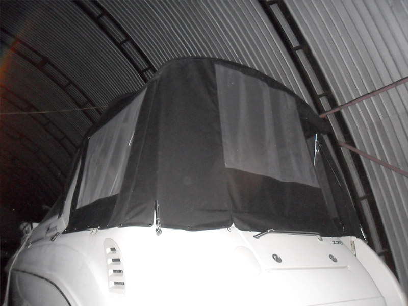 Пошив ходового тента черного цвета на катер Sea Ray 275